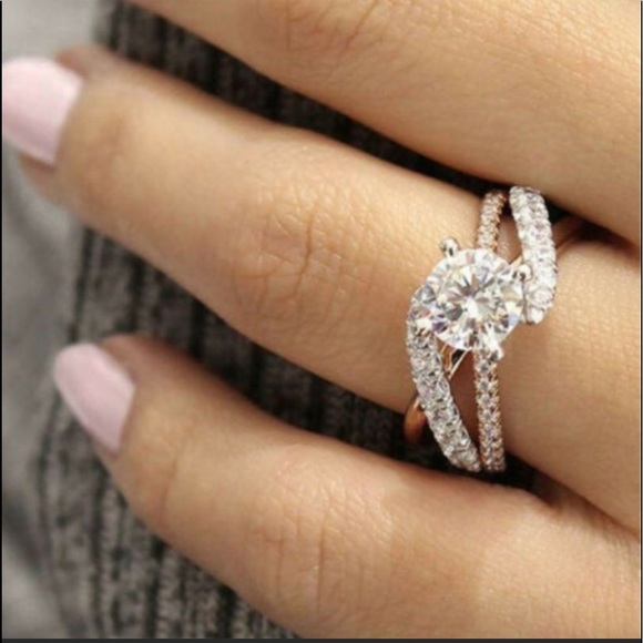 Jewelry - Two Tone Solid Rose Gold Round White Sapphire Diamond Ring.